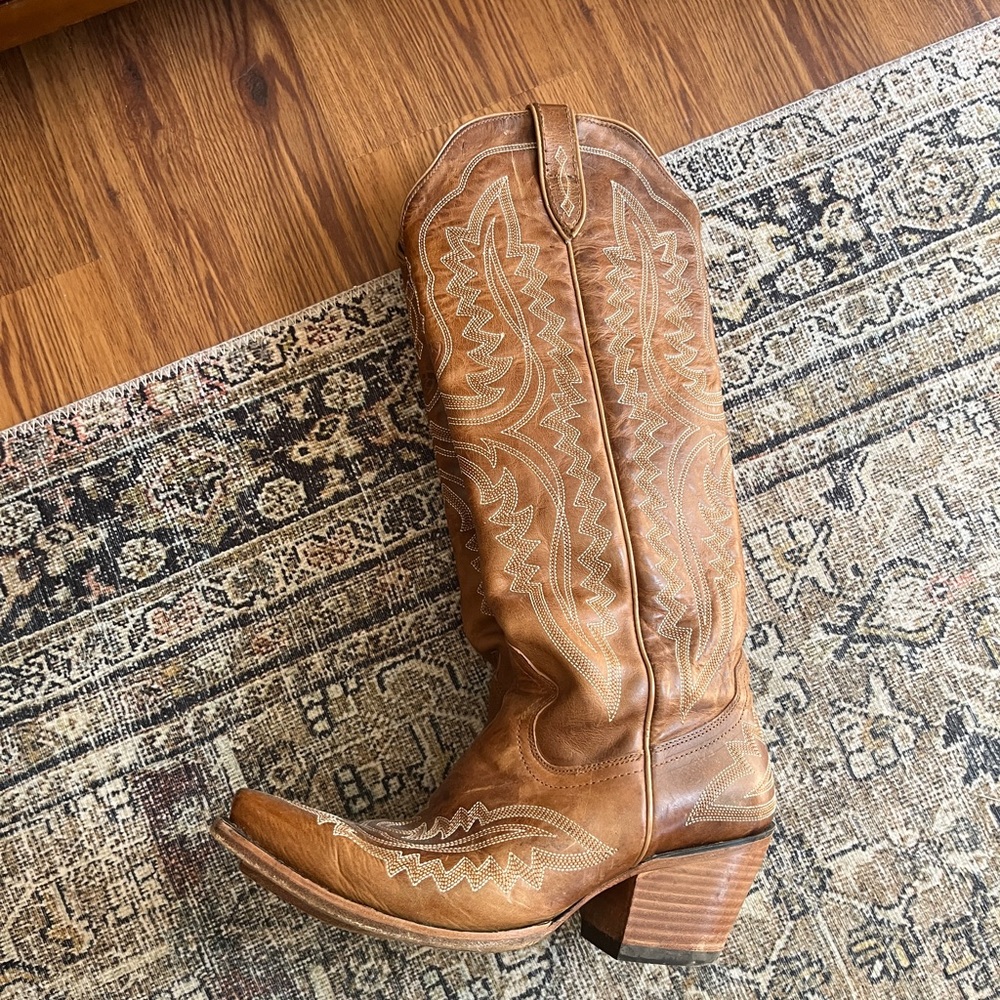 Ariat Black Leather Boot Interior with Brown Pull Tab - Picture 2 of 4